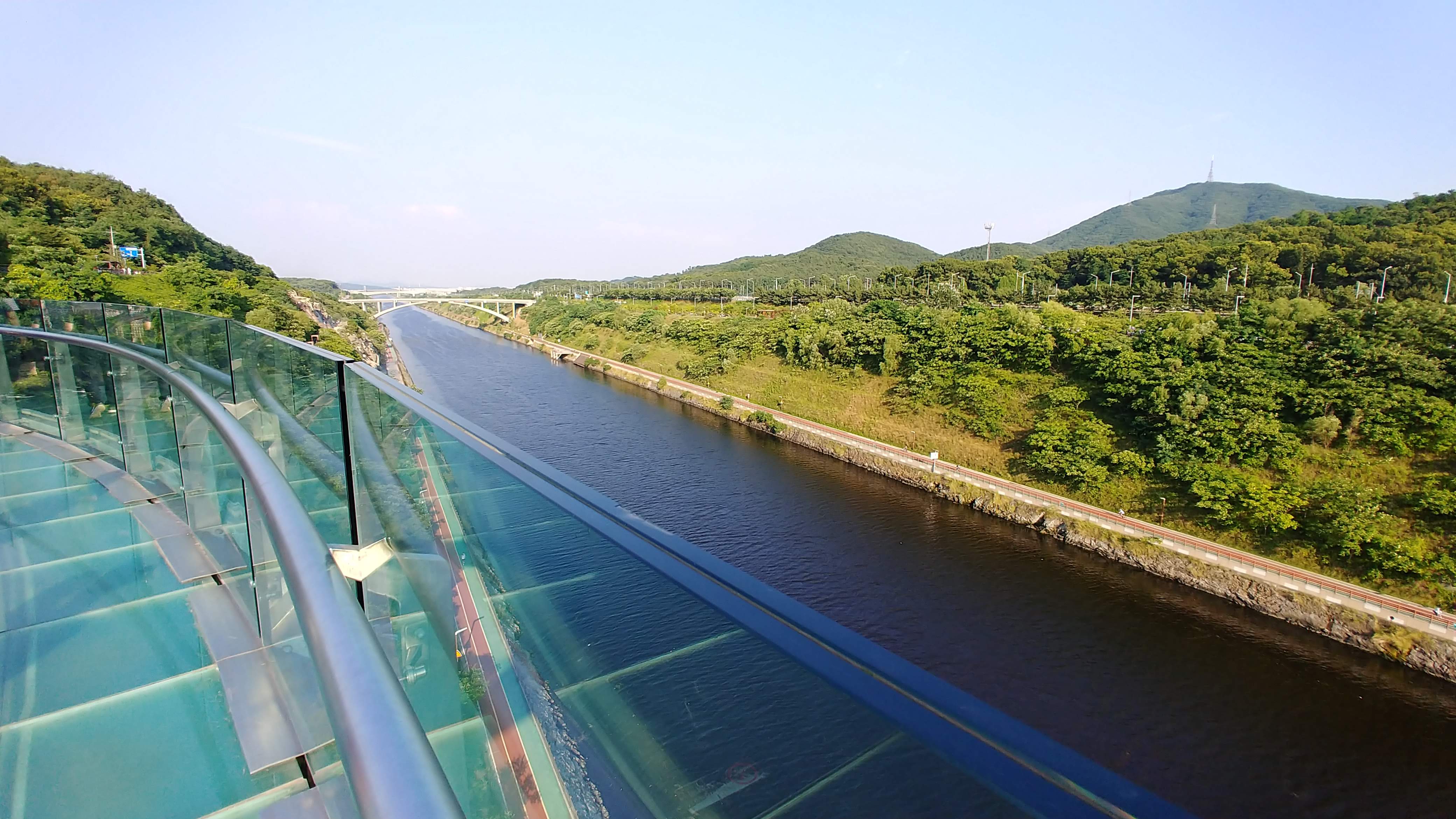 플랫폼 물가 측, 가장 인상적인 포인트 중 하나. — AraMaru Skywalk (아라마루 전망대) · Gyeyang-gu, Incheon, South Korea